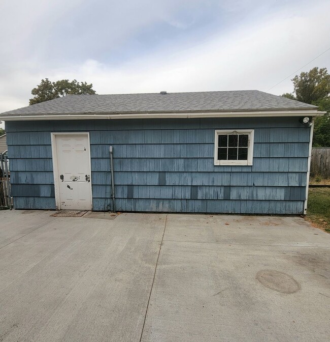 Building Photo - Centrally Located in Richland