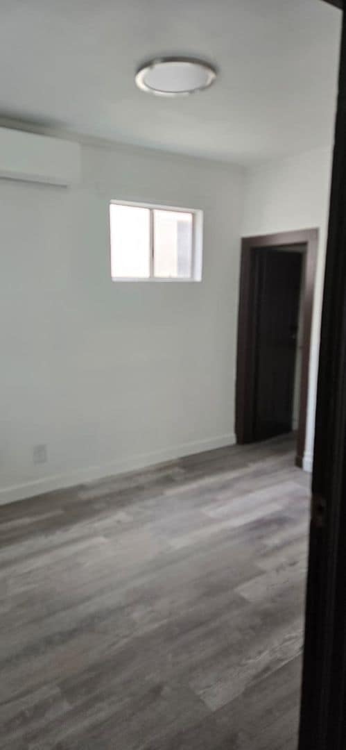 Building Photo - 3 Bedroom 2 Bath Home