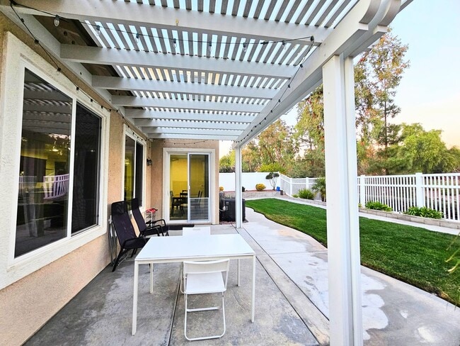 Building Photo - Highly Upgraded Paseo Del Sol Home!