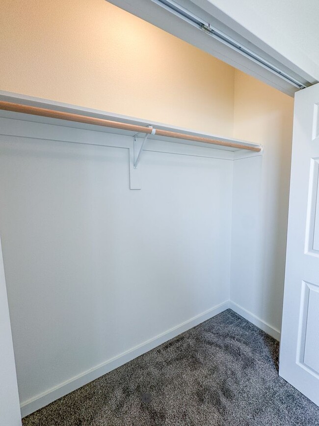 Building Photo - BRAND NEW Pet Friendly 2 bed/ 2 bath apart...