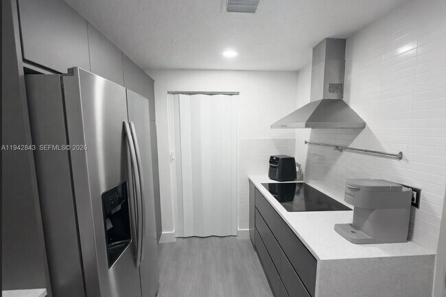 Building Photo - 6670 NW 114th Ave