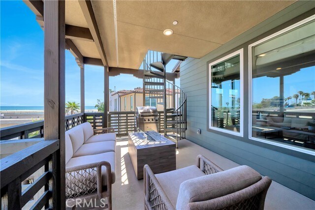 Building Photo - 1417 Doheny Way