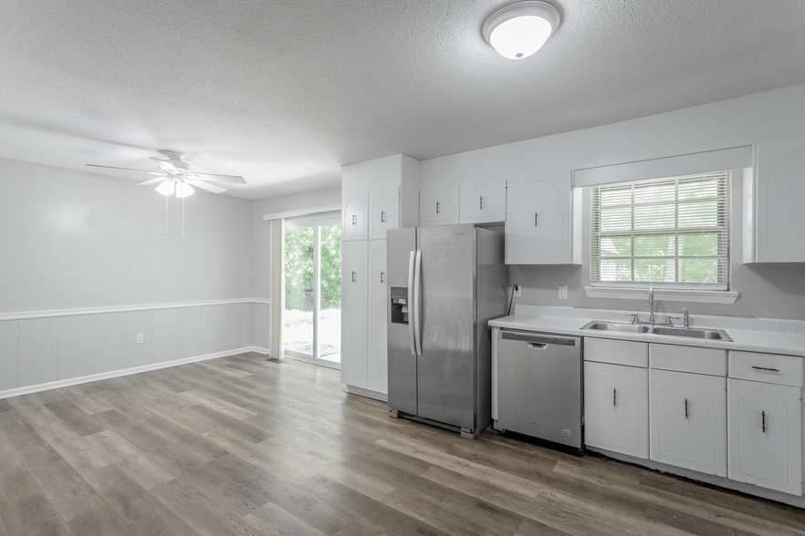 Building Photo - 218 Townsend Cir
