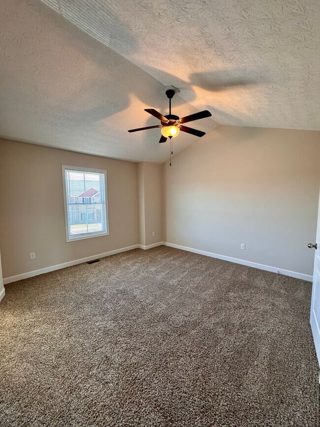 Building Photo - Townhouse for Rent in Cedar Point