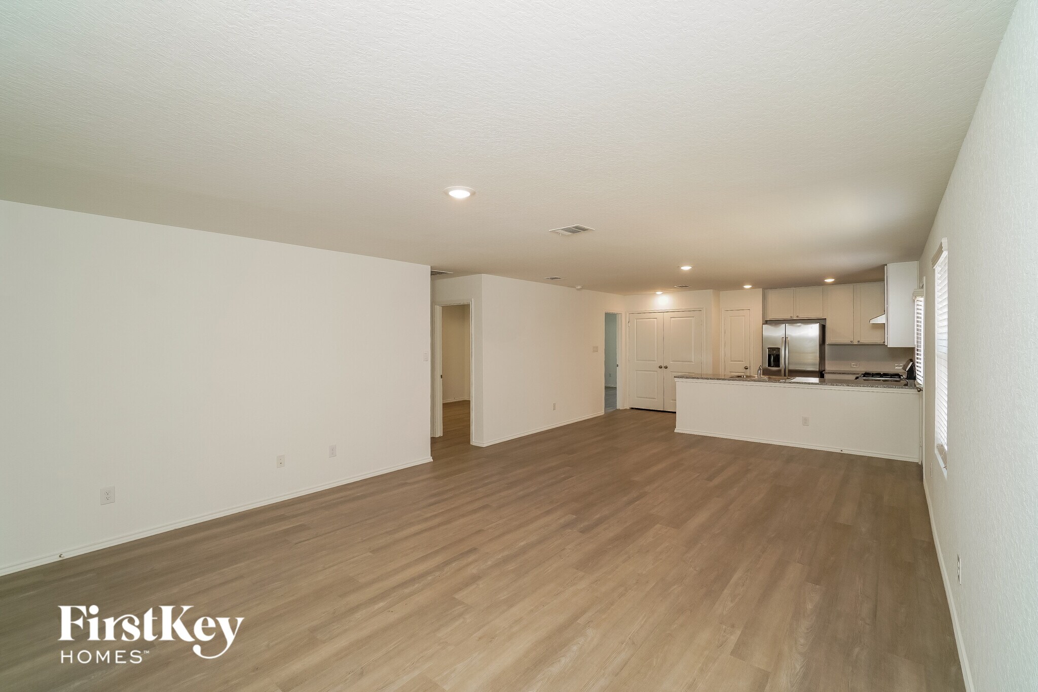 Building Photo - 10414 McClintock Dr