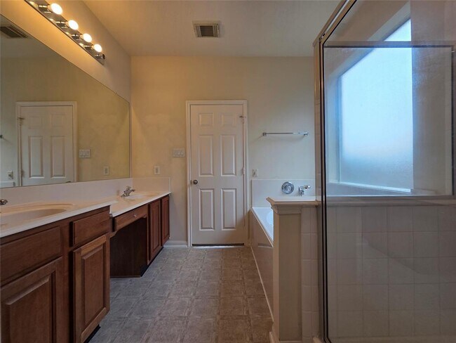 Building Photo - 42 Atascadero Dr