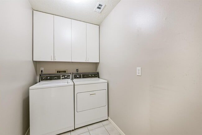 Building Photo - 15002 Chestnut Falls Dr