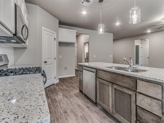 Building Photo - 600 Mirano Ln