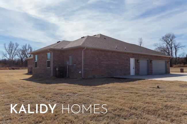 Building Photo - 306 Kirks Holw