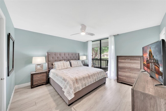 Building Photo - 5250 Las Verdes Cir