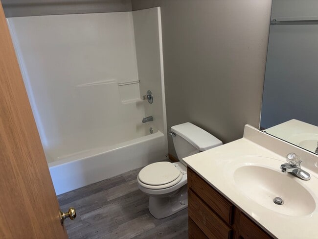 Building Photo - 3 Bedroom 3.5 Bath Townhouse