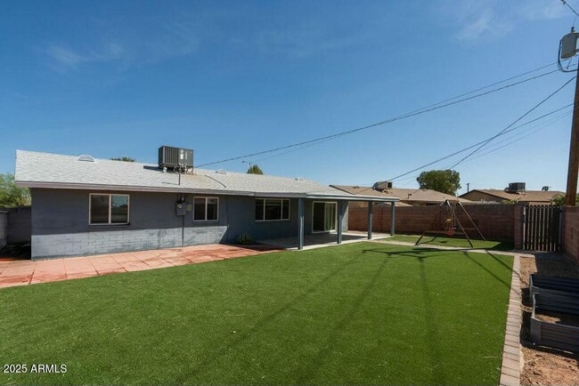Building Photo - 8115 E Cypress St