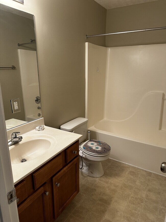 Building Photo - 2480 Oak Hill Dr