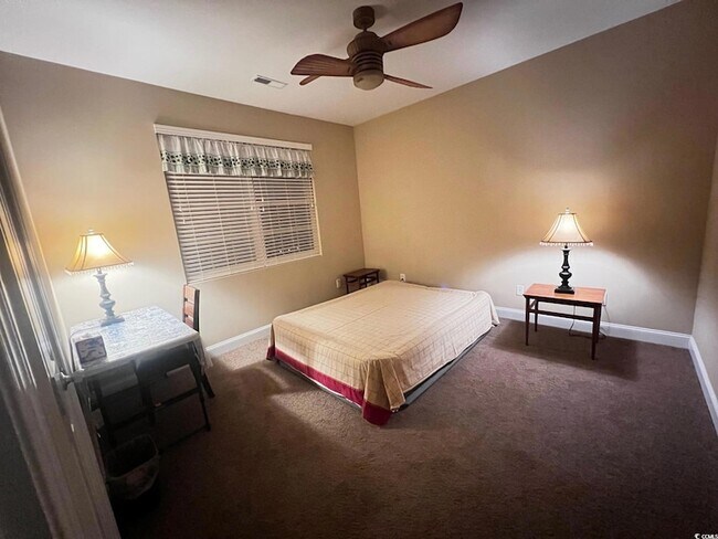 Building Photo - 584 Summerhill Dr