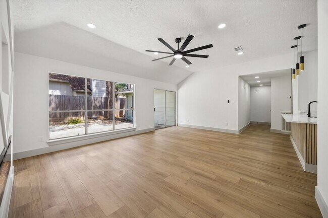 Building Photo - 9214 Grandview Park Dr