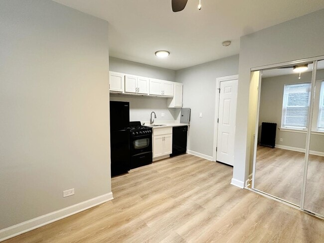 Building Photo - 5710 N Winthrop Ave