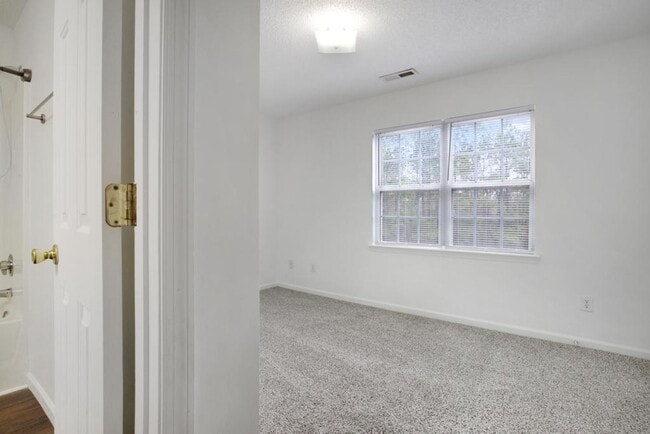 Building Photo - An adorable home! Pets Welcome!