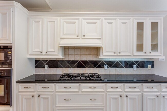 Building Photo - 4611 Oakdale St