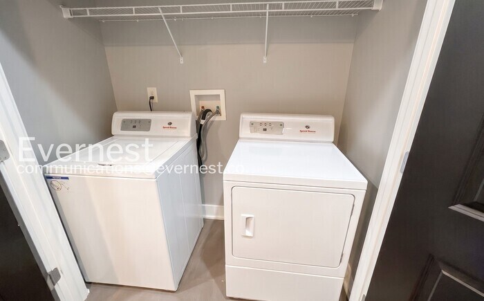 Building Photo - 506 Barristers Ct