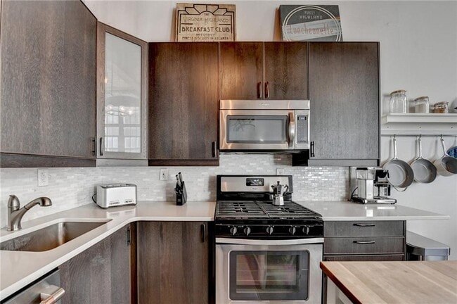 Building Photo - 170 Boulevard SE