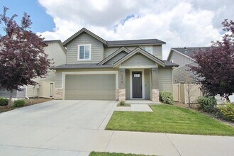 Building Photo - Lovely 4 bed 2 1/2 bath Home in Meridian, Available first week of July