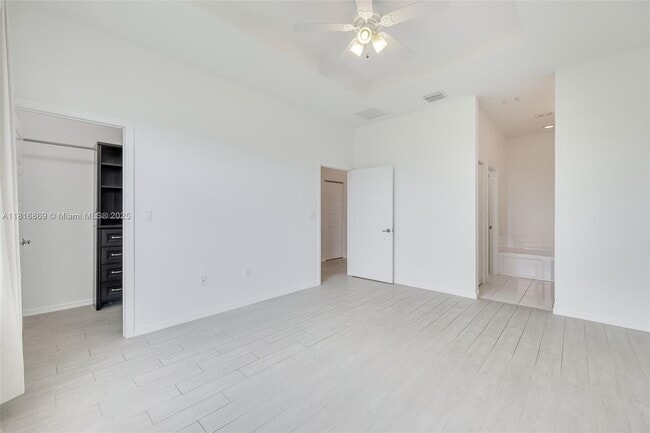 Building Photo - 704 NE 193rd St