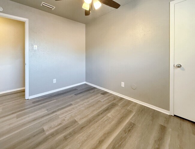 Building Photo - 2625 Santiago Cir