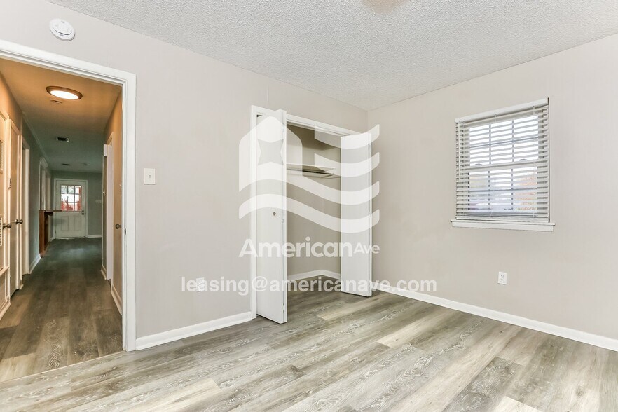 Building Photo - 12 Deerfield Dr