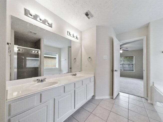 Building Photo - 427 Northvalley Dr