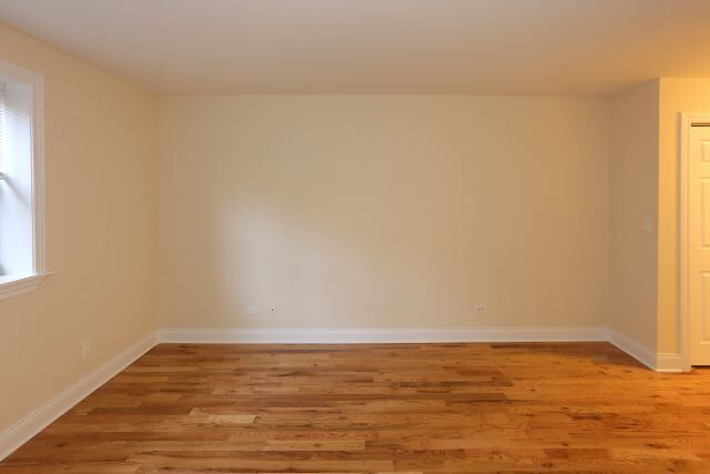 Building Photo - 558 W Arlington