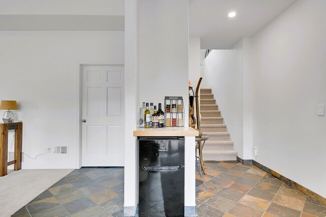 Building Photo - 28384 Kinnikinick Rd