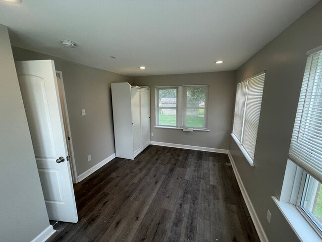 Building Photo - Rehabbed Spacious 2 BR/1BA House - Northwoods