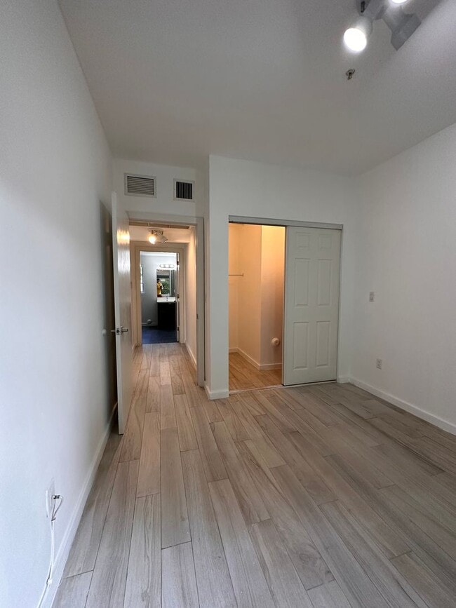 Building Photo - BRAND NEW 1BD APT IN THE HEART OF ART DECO
