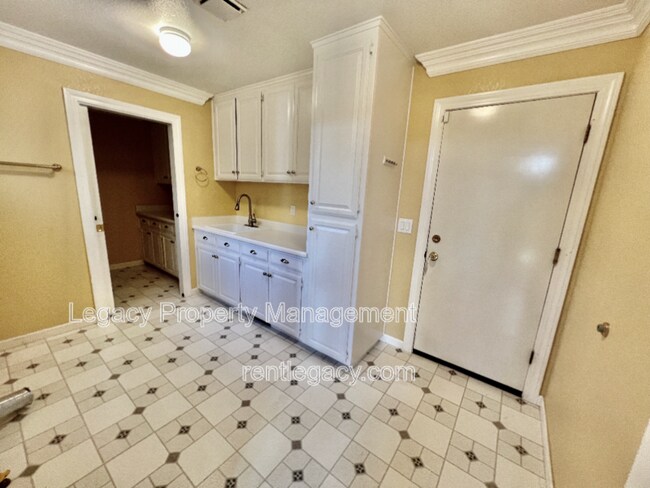Building Photo - 2552 Cotswold Hill Dr
