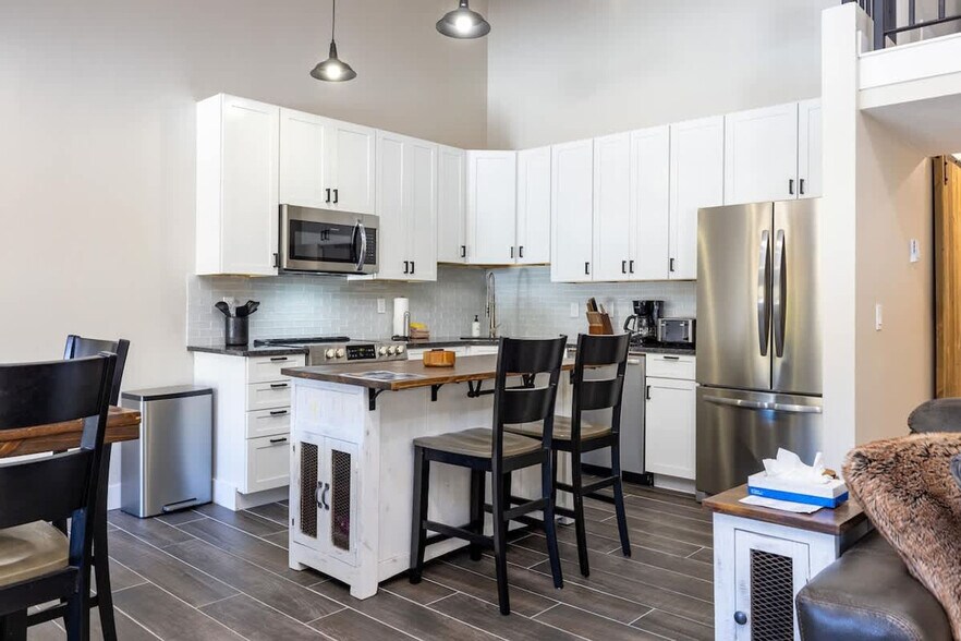 Building Photo - 815 Columbine Rd