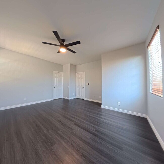Building Photo - Spacious 2-bed 2-bath with Attached Car Garage at Tripoly!