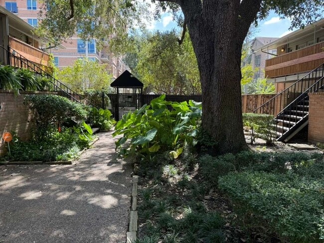 Building Photo - 3944 W Alabama St