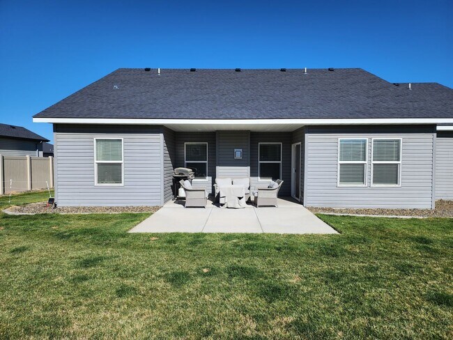 Building Photo - Beautiful, Immaculate Home in Northwest Tw...