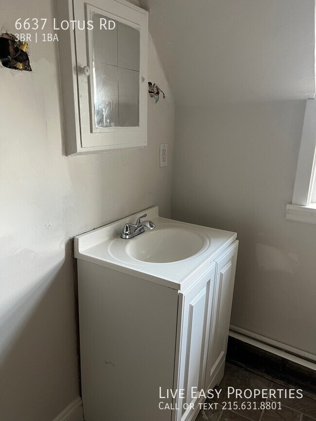Building Photo - Beautiful 3 Bed / 1 Bath and Amazing Street!