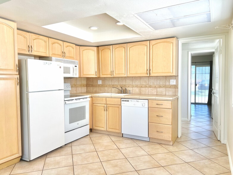 Building Photo - 64275 Spyglass Ave