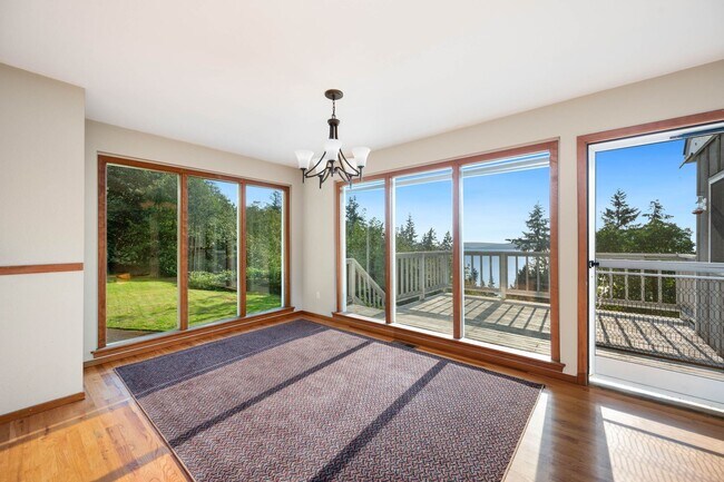 Building Photo - Beautiful home with views and in a gated c...