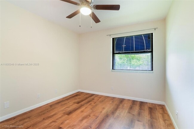 Building Photo - 567 Racquet Club Rd