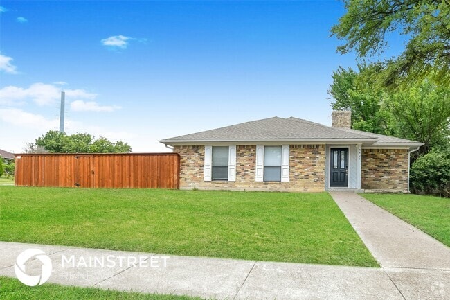 Building Photo - 5401 Edgewater Cir