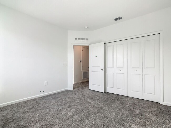 Building Photo - 409 Bogey Dr