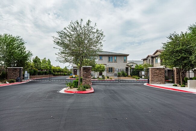 Building Photo - 3 Bedroom 3 Bath Townhouse