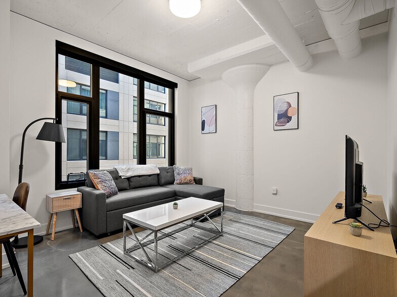 Building Photo - 608 N 3rd Ave