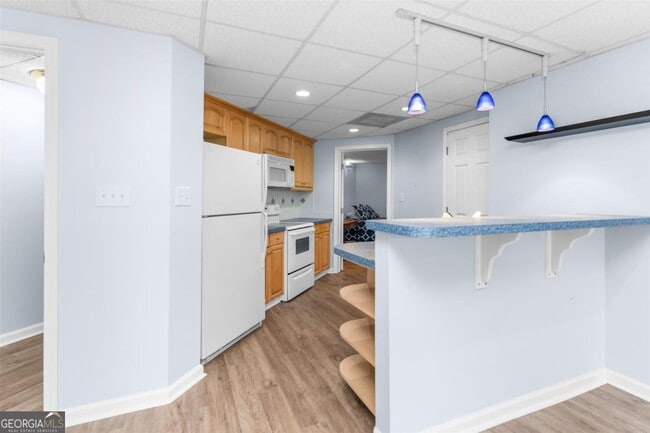 Building Photo - 1060 Old Rock Rd