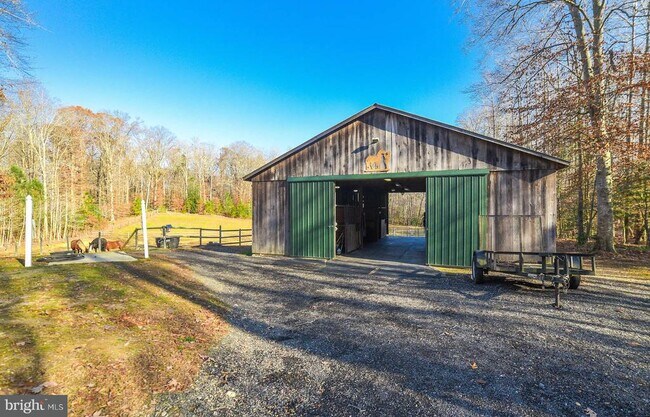 Building Photo - 24900 Fox Run Ln