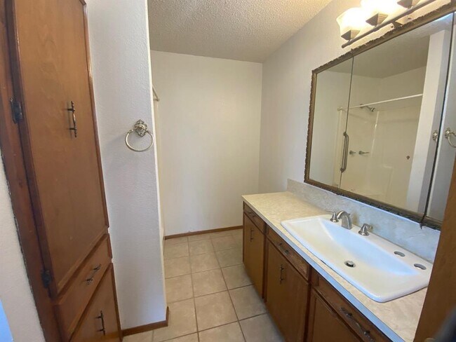 Building Photo - 3400 Spurlock Rd