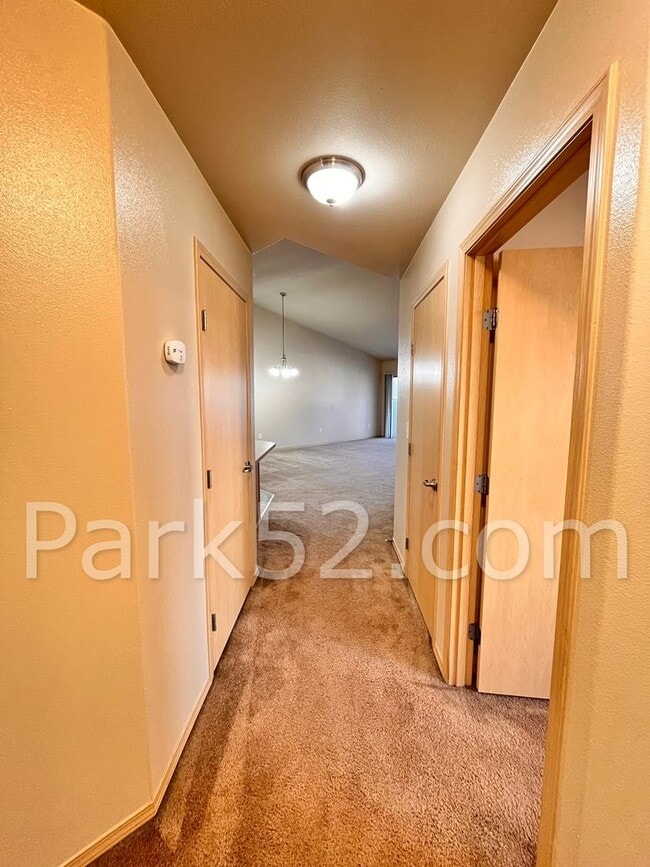 Building Photo - 3-Bedroom Duplex Home - Gated Community - South Hill